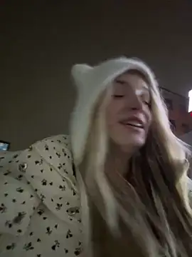 Sweet Evva online show from December 4, 2024, 9:35 pm