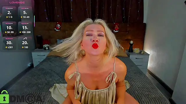 Luna  Lewis online show from December 20, 2025, 8:43 am