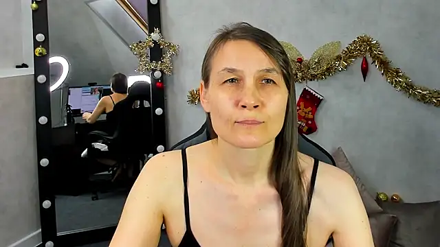 Snapshot of Lillian_White chatting on January 8, 2025, 7:45 am Lillian White online show from January 8, 2025, 7:45 am