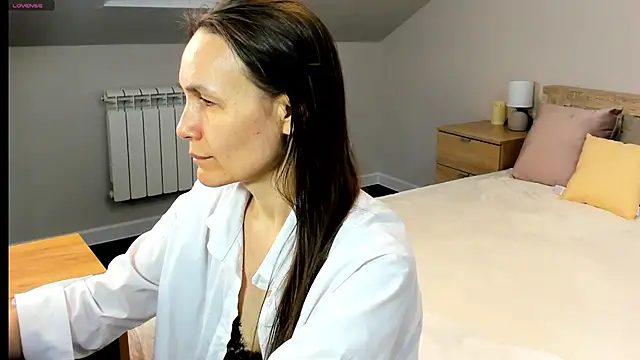 Snapshot of Lillian_White chatting on February 22, 2025, 1:11 am Lillian White online show from February 22, 2025, 1:11 am