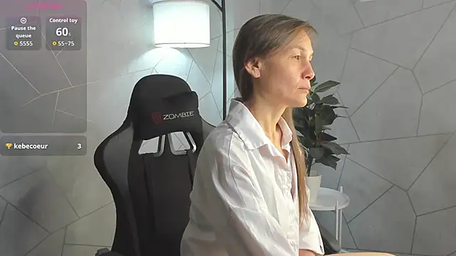 Snapshot of Lillian_White chatting on September 14, 2025, 12:54 am Lillian White online show from September 14, 2025, 12:54 am