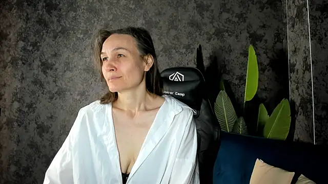 Snapshot of Lillian_White chatting on October 18, 2025, 11:49 pm Lillian White online show from October 18, 2025, 11:49 pm