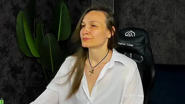 Snapshot of Lillian_White chatting on June 7, 2026, 12:37 am Lillian White online show from June 7, 2026, 12:37 am