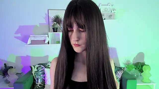 LuxRayi online show from February 2, 2025, 5:59 pm