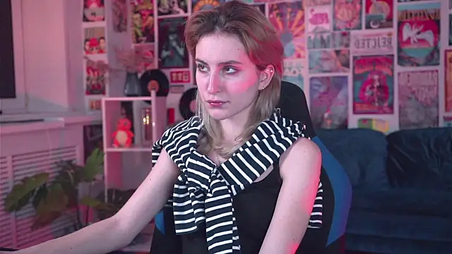 LuxRayi online show from February 19, 2025, 6:00 pm