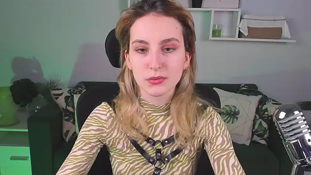 LuxRayi online show from March 2, 2025, 5:58 pm