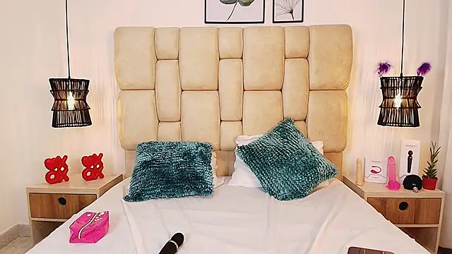 AdharaSmithh online show from March 3, 2025, 2:26 am