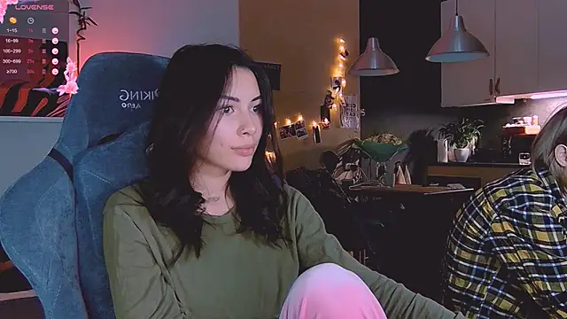 KatiKate online show from October 30, 2025, 7:03 pm