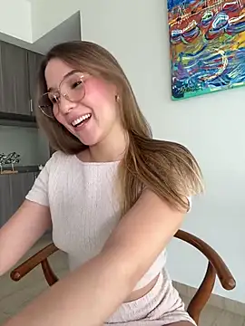 SophieRaily  online show from March 11, 2025, 9:59 pm