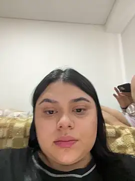 alissonfernandez  online show from February 21, 2025, 8:05 pm