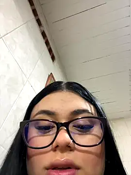 alissonfernandez  online show from September 11, 2025, 10:48 am