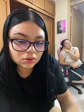 alissonfernandez  online show from October 21, 2025, 3:35 pm