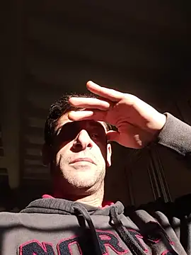 Snapshot of MrTamburine22 chatting on December 14, 2025, 2:11 pm MrTamburine22 online show from December 14, 2025, 2:11 pm