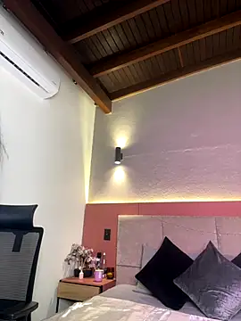 AniiRose online show from November 12, 2025, 1:17 am