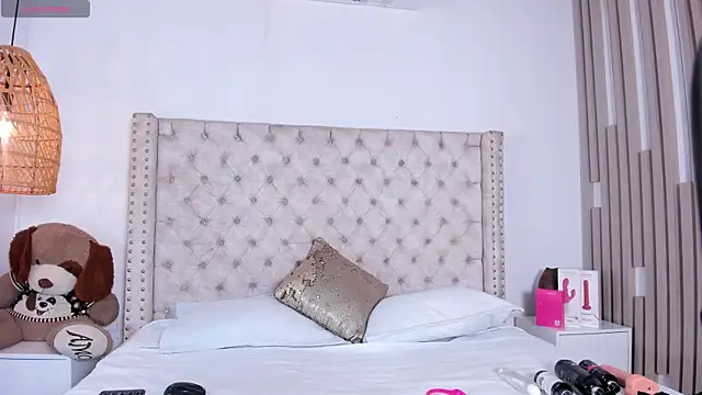 Carolina Evanss online show from April 14, 2026, 4:07 am