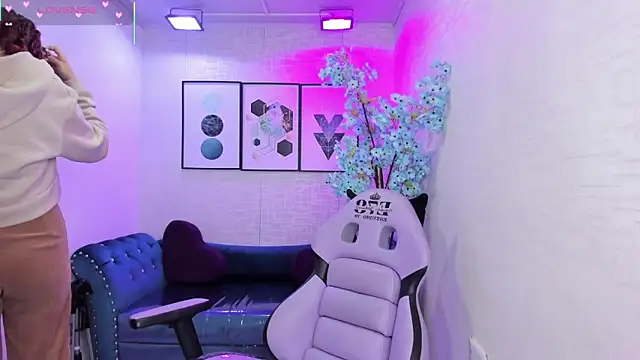 Theia moon online show from February 2, 2026, 1:21 pm