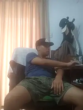 estudiante69 online show from February 4, 2025, 8:49 pm