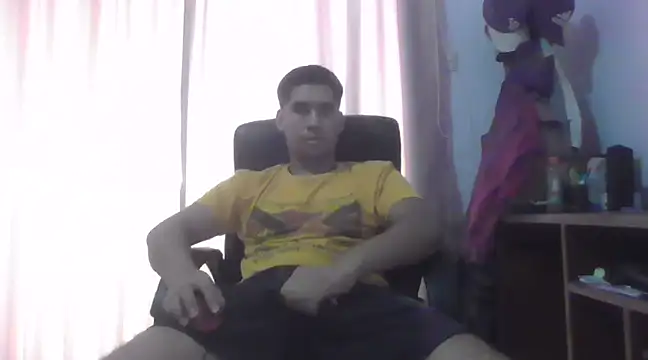 estudiante69 online show from February 8, 2025, 9:25 pm