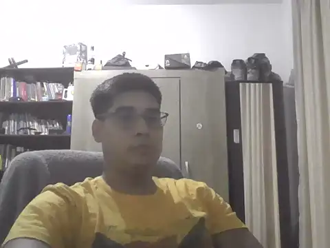 estudiante69 online show from February 18, 2026, 11:11 pm