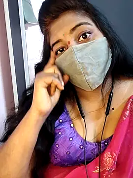 RomeoJuliet345 online show from February 4, 2026, 12:44 pm