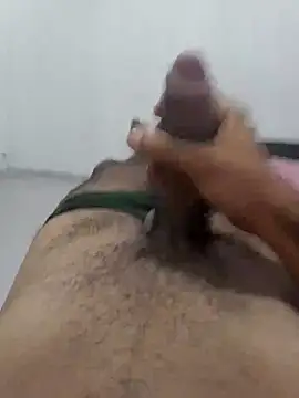 Snapshot of Leleko1997 chatting on April 1, 2026, 4:46 am Leleko1997 online show from April 1, 2026, 4:46 am