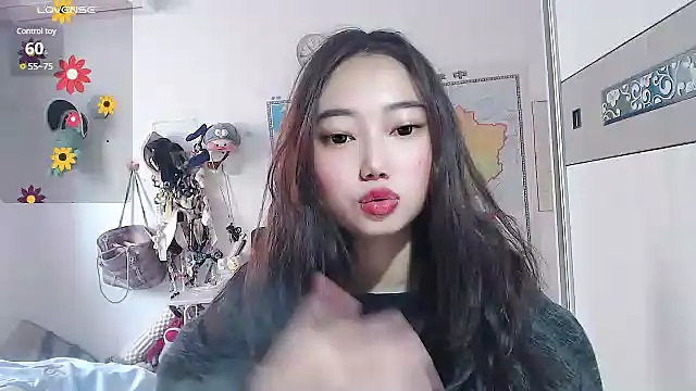 Cherie-xinxin01 online show from December 7, 2024, 5:15 am