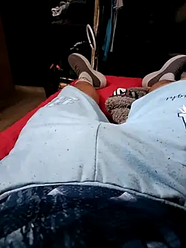 Snapshot of Alee3xxx chatting on November 21, 2025, 2:27 pm Alee3xxx online show from November 21, 2025, 2:27 pm