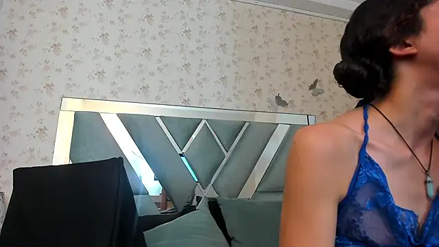 Snapshot of Queenjenn__ chatting on December 11, 2024, 2:33 pm Queenjenn   online show from December 11, 2024, 2:33 pm