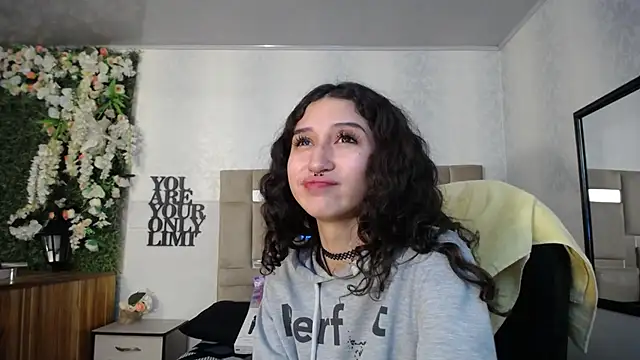 Snapshot of Queenjenn__ chatting on December 26, 2024, 1:43 pm Queenjenn   online show from December 26, 2024, 1:43 pm