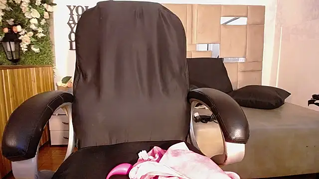 Snapshot of Queenjenn__ chatting on December 31, 2024, 5:07 pm Queenjenn   online show from December 31, 2024, 5:07 pm