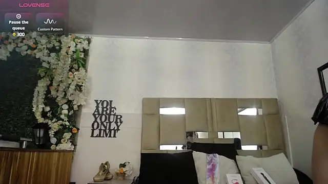 Snapshot of Queenjenn__ chatting on January 6, 2025, 3:19 pm Queenjenn   online show from January 6, 2025, 3:19 pm