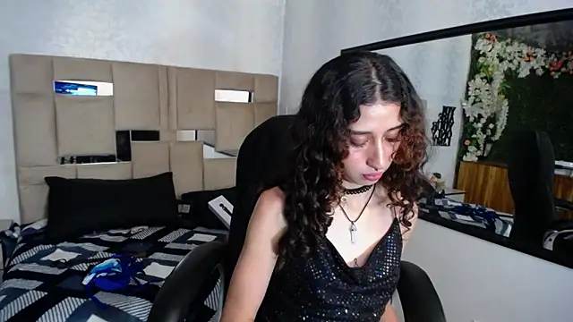 Snapshot of Queenjenn__ chatting on January 14, 2025, 2:43 pm Queenjenn   online show from January 14, 2025, 2:43 pm