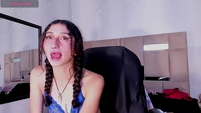 Snapshot of Queenjenn__ chatting on January 21, 2025, 5:09 pm Queenjenn   online show from January 21, 2025, 5:09 pm