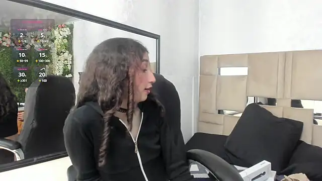 Snapshot of Queenjenn__ chatting on February 1, 2025, 2:34 pm Queenjenn   online show from February 1, 2025, 2:34 pm