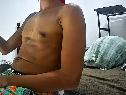 Snapshot of SkinnyLatinMan chatting on November 1, 2025, 2:13 am SkinnyLatinMan online show from November 1, 2025, 2:13 am