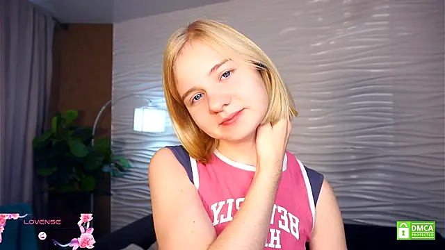 OdelinaFicken online show from October 30, 2025, 6:48 am