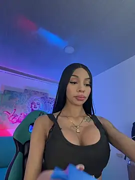 Snapshot of Tiffanny chatting on February 21, 2026, 8:32 pm Tiffanny online show from February 21, 2026, 8:32 pm