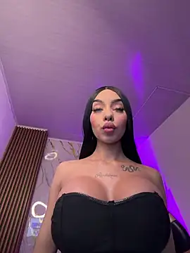 Snapshot of Tiffanny chatting on March 3, 2026, 12:33 pm Tiffanny online show from March 3, 2026, 12:33 pm