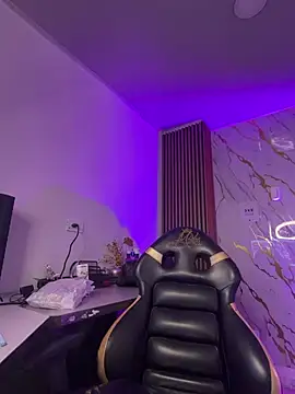 Snapshot of Tiffanny chatting on March 30, 2026, 11:22 am Tiffanny online show from March 30, 2026, 11:22 am