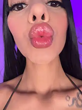 Snapshot of Tiffanny chatting on April 8, 2026, 3:01 pm Tiffanny online show from April 8, 2026, 3:01 pm