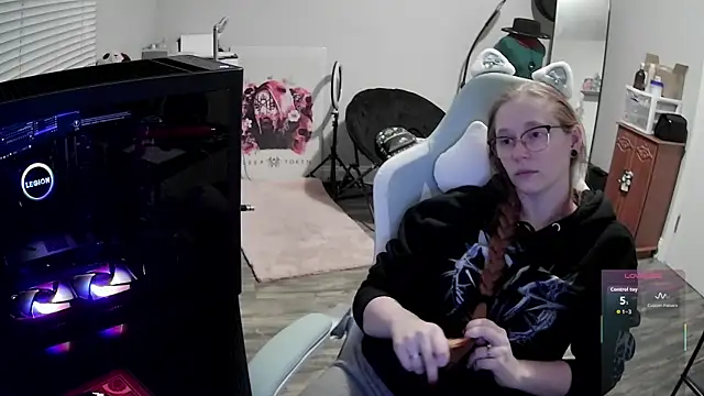 LilyFoxxx online show from December 17, 2025, 6:08 am