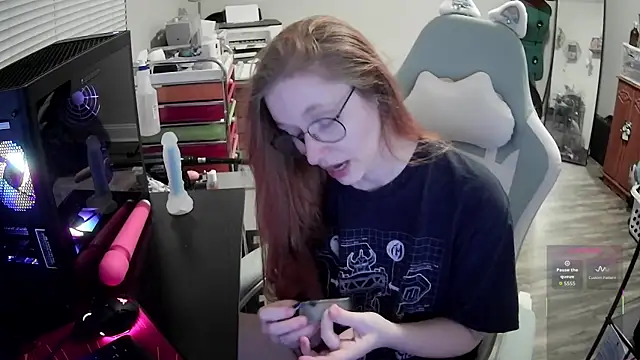 Snapshot of LilyFoxxx chatting on February 18, 2026, 6:20 am LilyFoxxx online show from February 18, 2026, 6:20 am