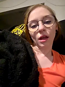 Snapshot of LilyFoxxx chatting on February 25, 2026, 1:15 am LilyFoxxx online show from February 25, 2026, 1:15 am