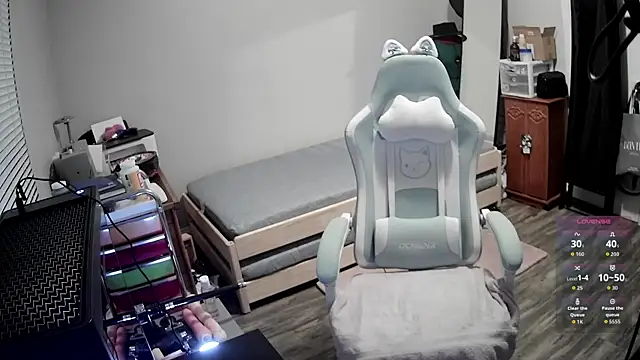 LilyFoxxx online show from March 20, 2026, 5:23 am