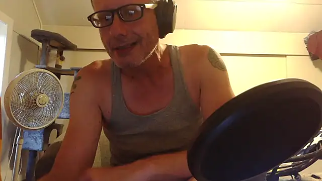 glenjamin81 online show from July 18, 2026, 12:59 am