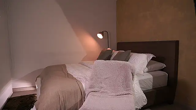 paulacora100 online show from February 28, 2025, 3:15 am