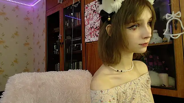 cloudgirrl online show from January 13, 2025, 8:37 pm