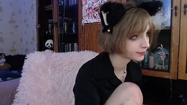 cloudgirrl online show from February 21, 2025, 2:50 am