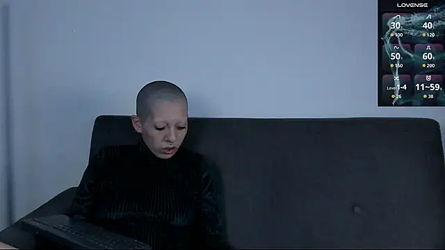 lnxmst online show from December 4, 2025, 10:29 pm