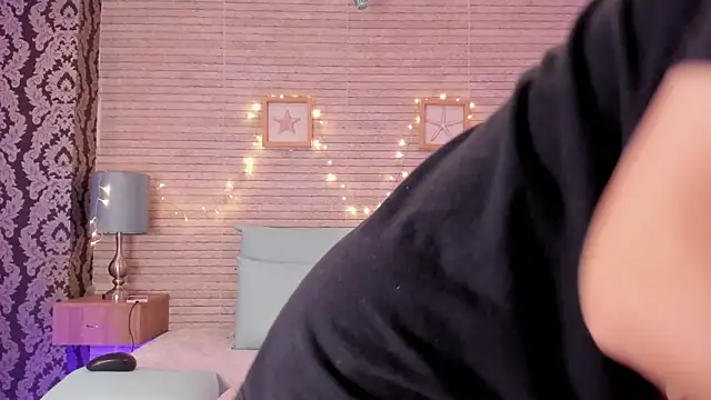 Snapshot of Catalinna_Thompson chatting on December 29, 2024, 6:05 pm Catalinna Thompson online show from December 29, 2024, 6:05 pm